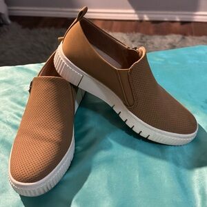 ❤️Soul by Naturalizer❤️ Women's Turner Sneaker in color Oat Nubuck Size 6.5